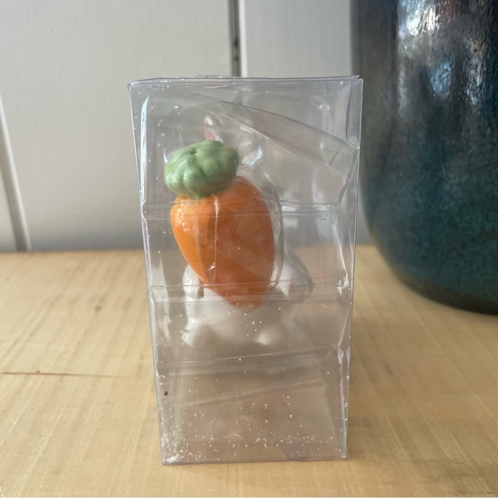 LAST CHANCE Cute Bunny Carrot Salt Pepper Shakers Stacking Kitchen Dining Decor - Picture 6 of 10